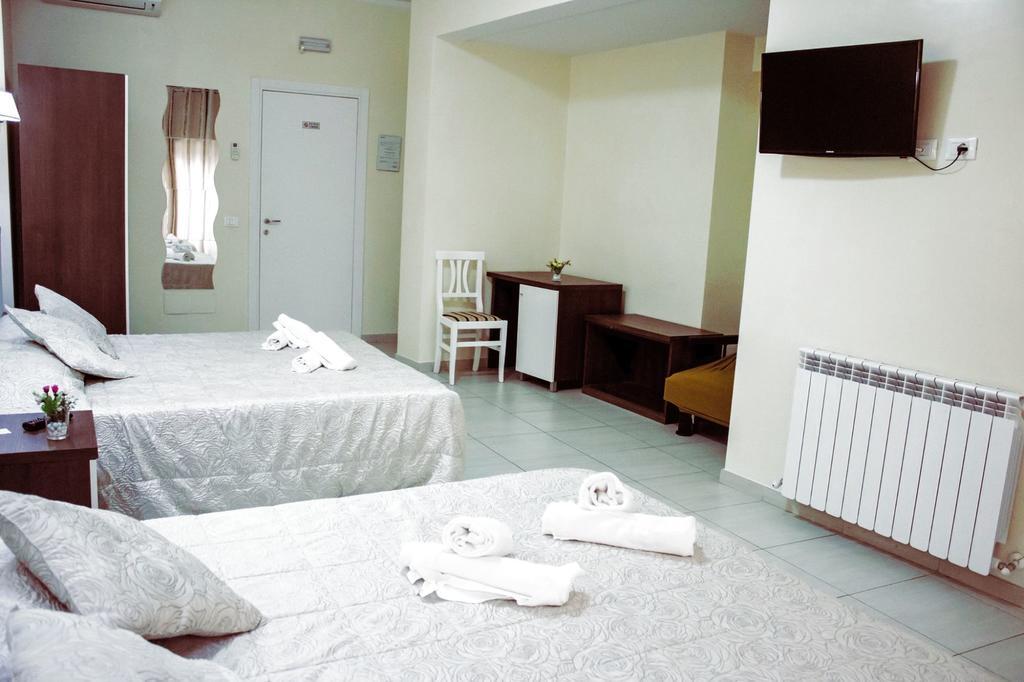 Tiburtina Hotel Holiday Рим Екстериор снимка