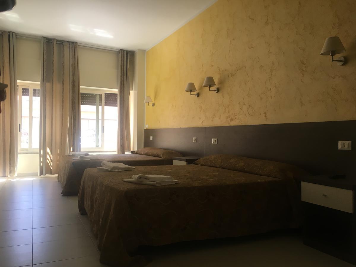 Tiburtina Hotel Holiday Рим Екстериор снимка