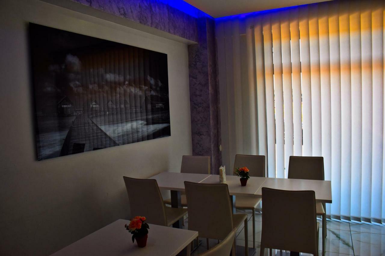 Tiburtina Hotel Holiday Рим Екстериор снимка